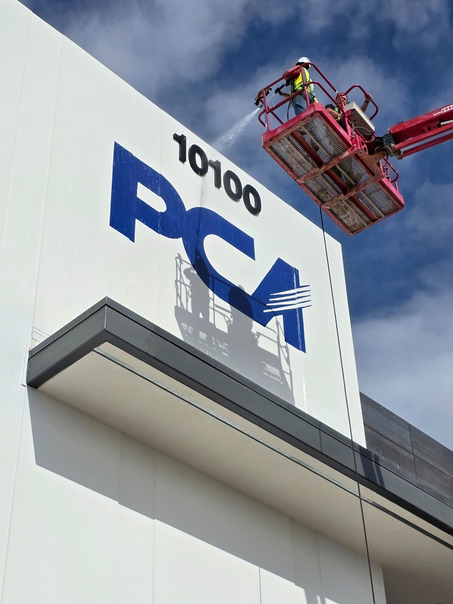 Patriot technician lift-washing a PCA tilt-up concrete exterior
